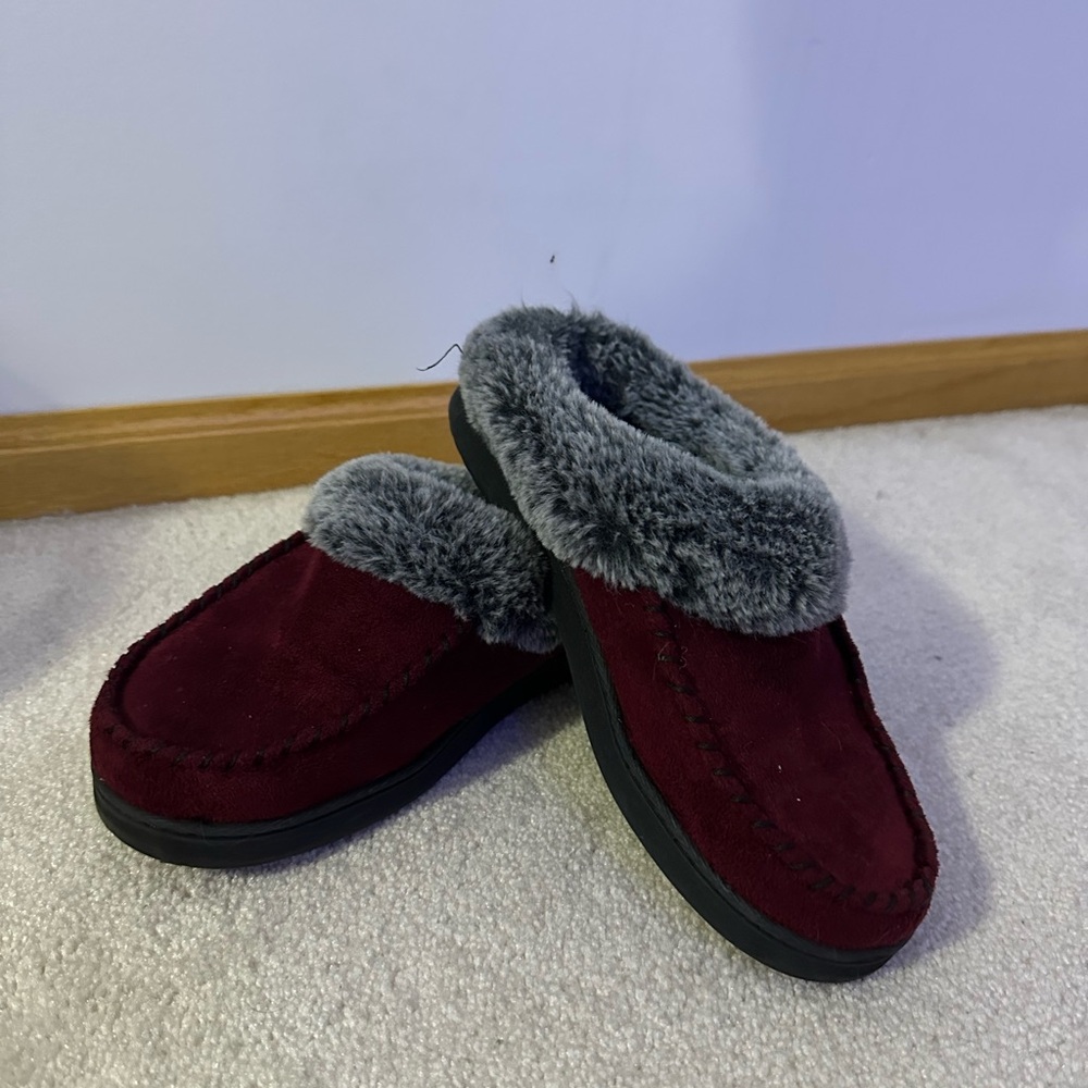 Women's Burgundy Slippers with Faux Fur Lining